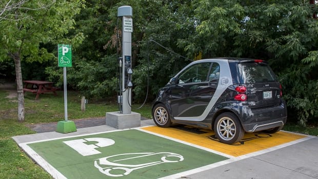 onatario-electric-vehicle-charging-network-will-be-only-two-th-ef-news